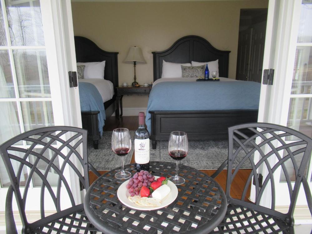 Deluxe Double Room with Balcony interior